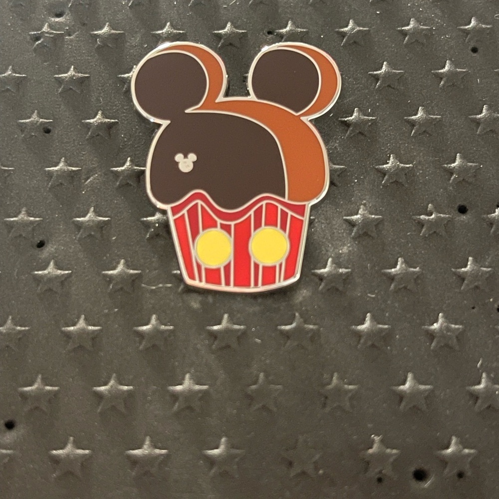 Disney hidden Mickey Mouse Cupcake pin